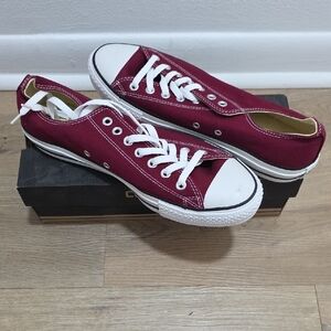 Converse Low Top Sneakers Burgundy with White Toe
